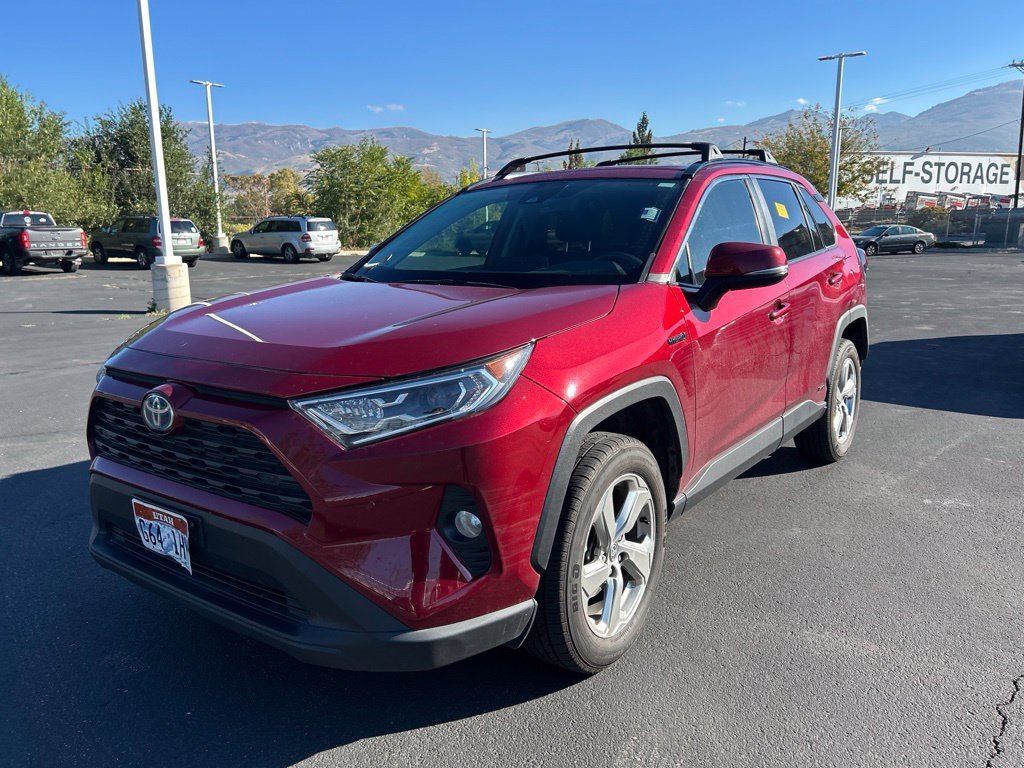 Used 2021 Pearl Toyota XLE Premium image 16