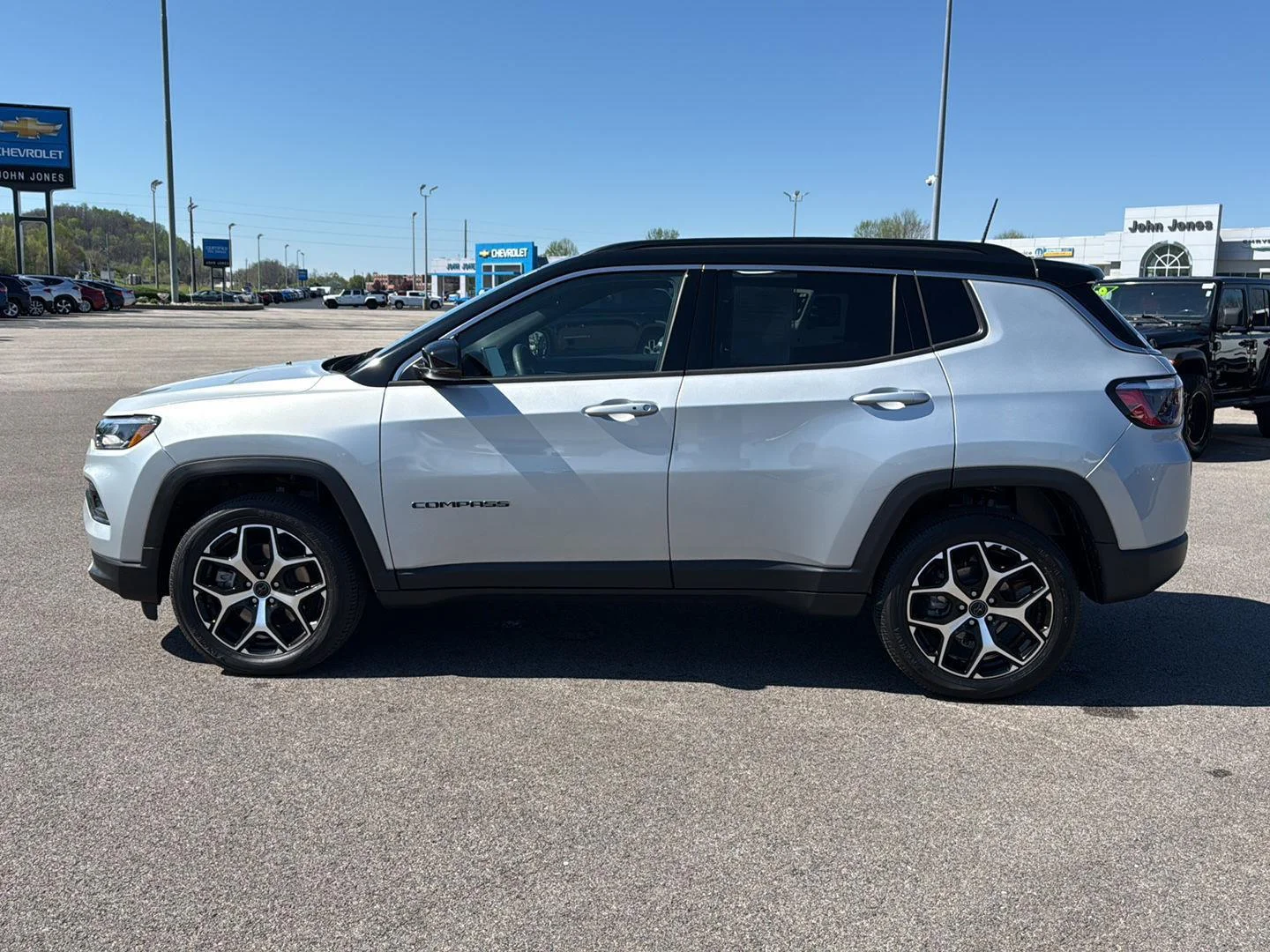 Used 2025 Silver Zynith Metallic Clearcoat Jeep Limited image 6