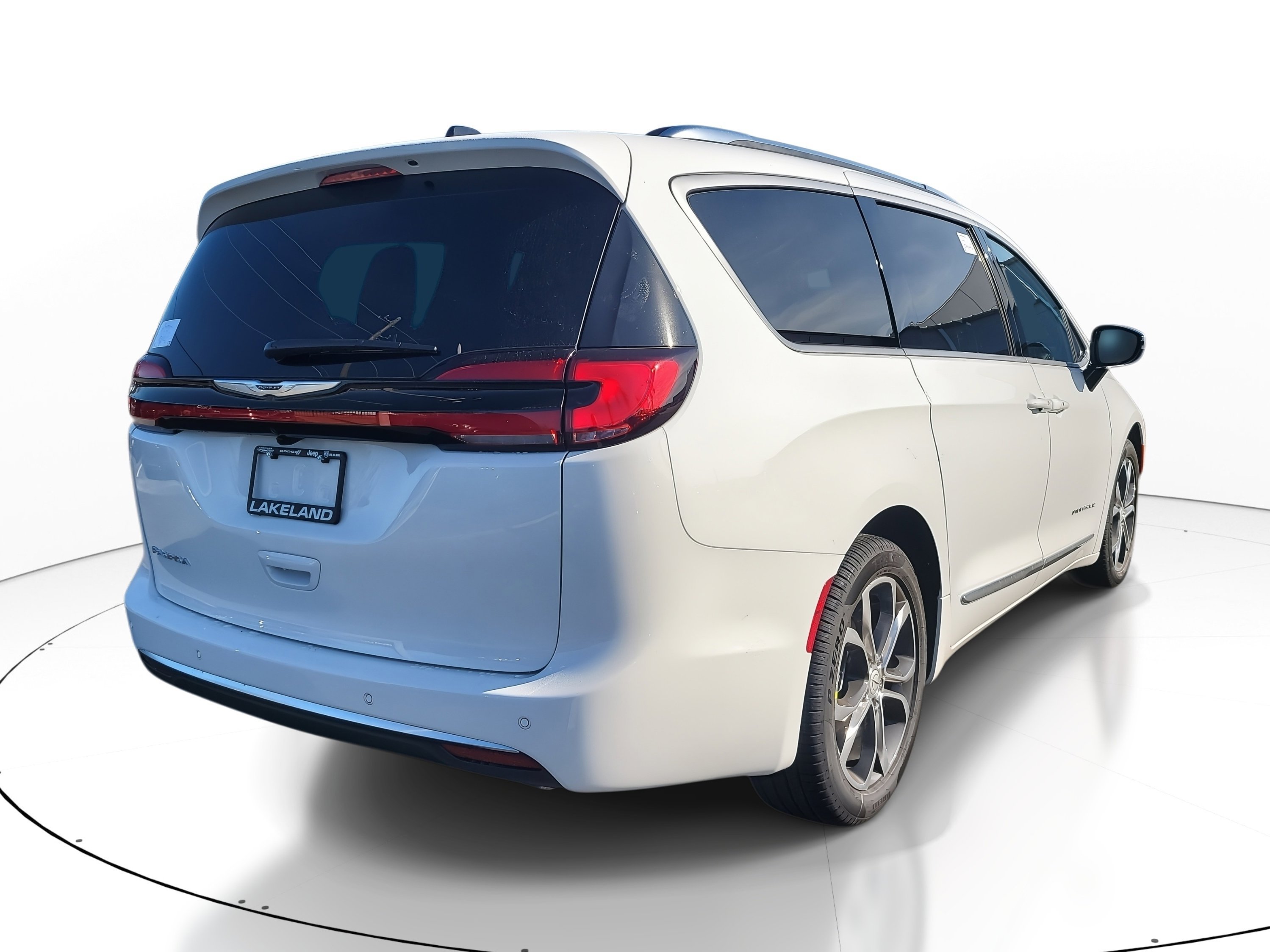 New 2026 Bright White Clear-Coat Exterior Paint Chrysler Pinnacle image 6