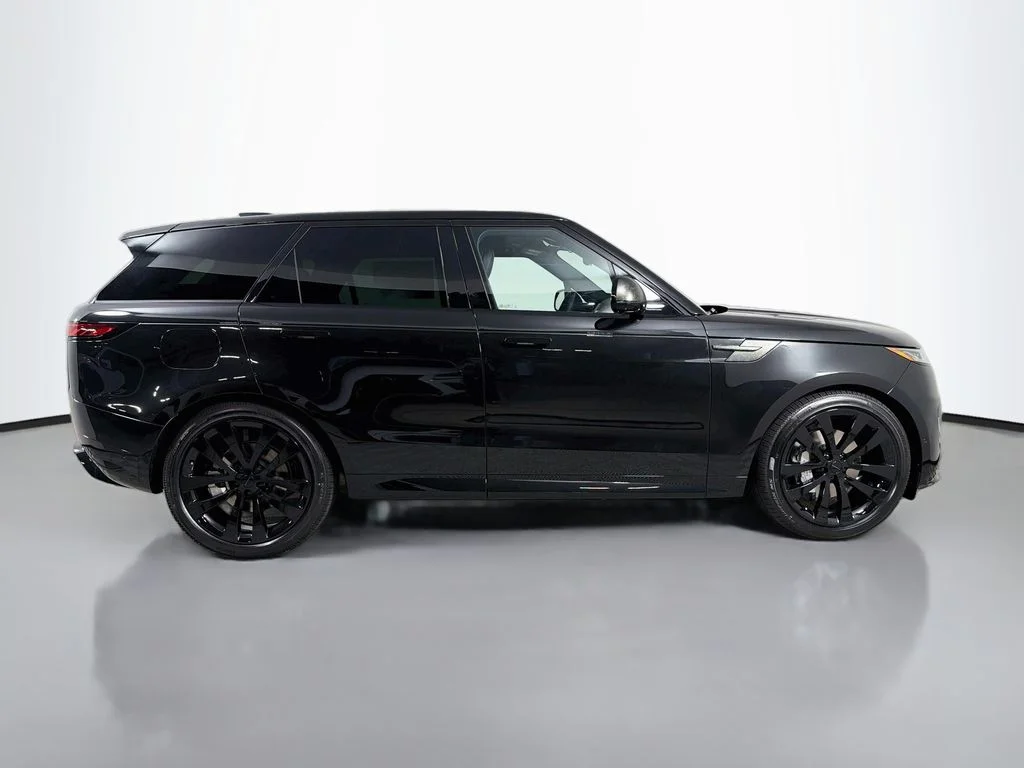 New 2027 Santorini Black Land Rover Dynamic SE image 4