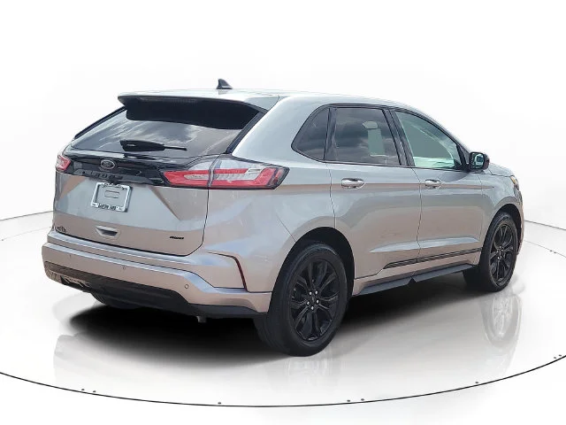 Used 2024 Silver Ford SE image 5