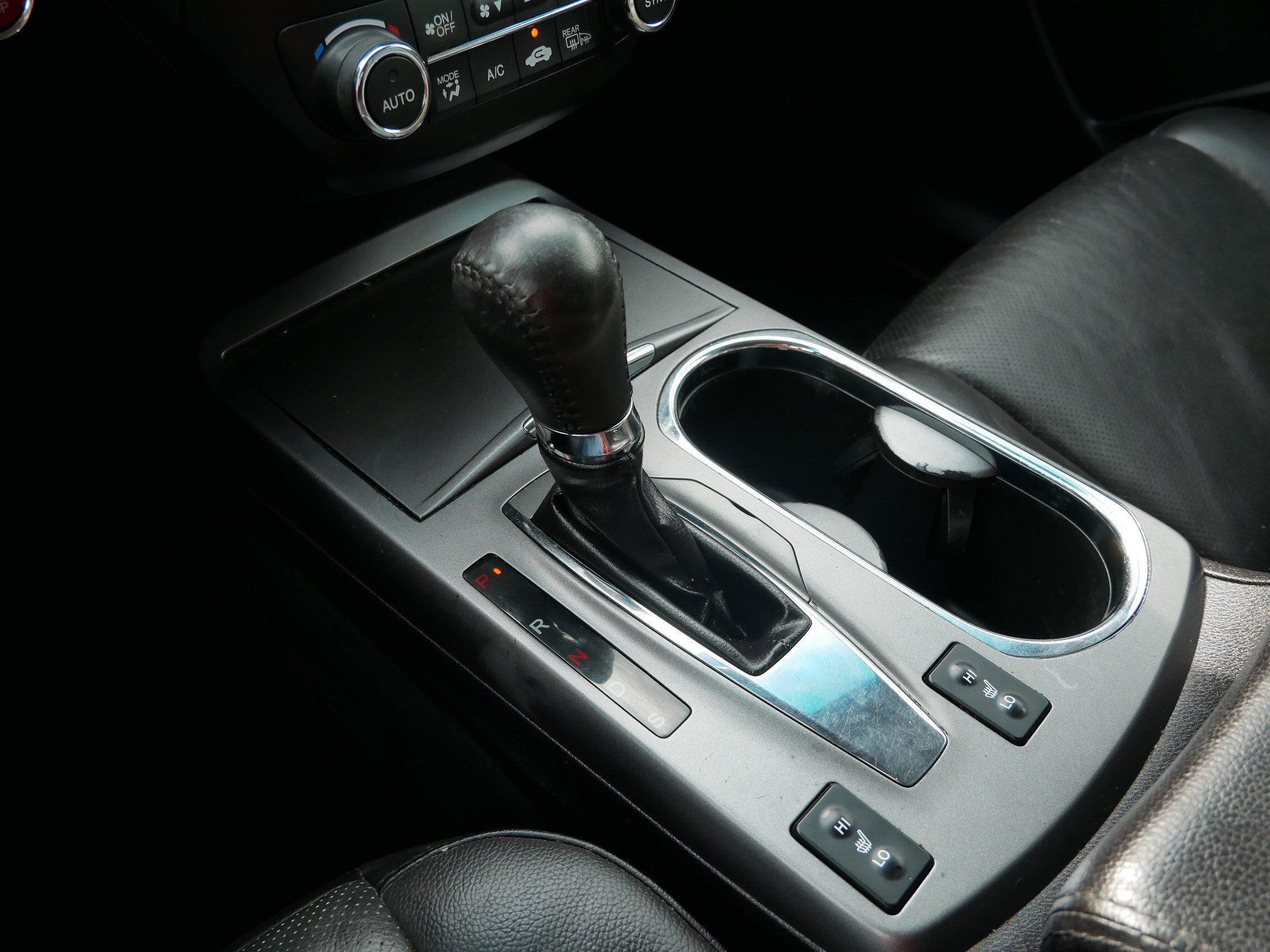 Used 2014 Crystal Black Pearl Acura Tech Pkg image 25