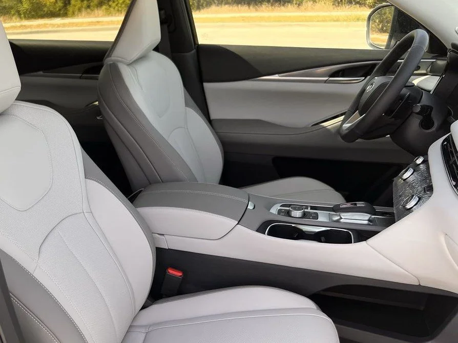 New 2027 RADIANT WHITE INFINITI Luxe FWD image 23