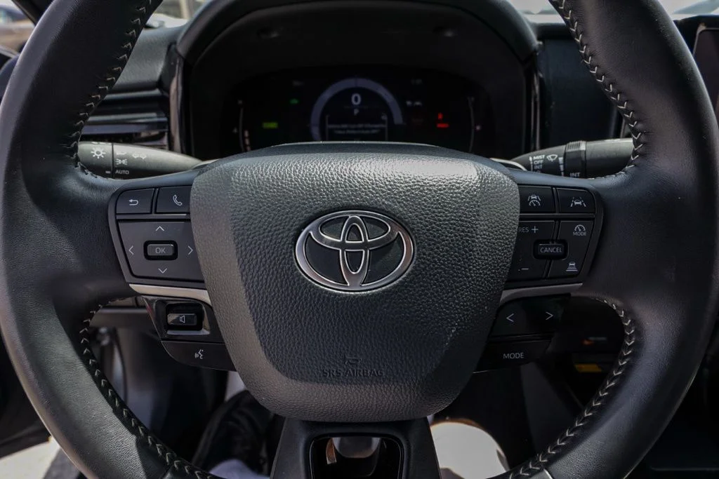 Used 2025  Toyota SE image 26