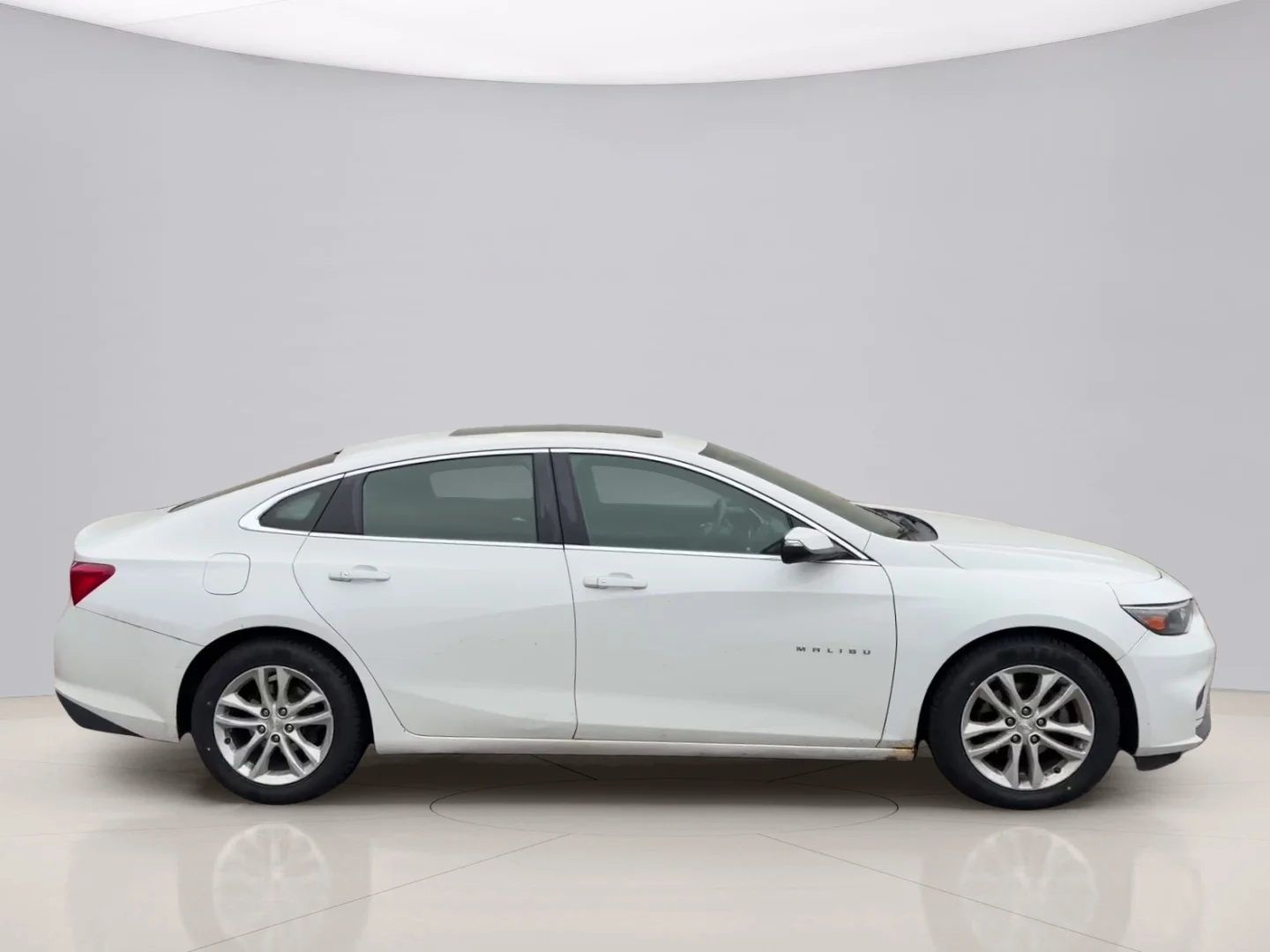 Used 2017 White Chevrolet 1LT image 4