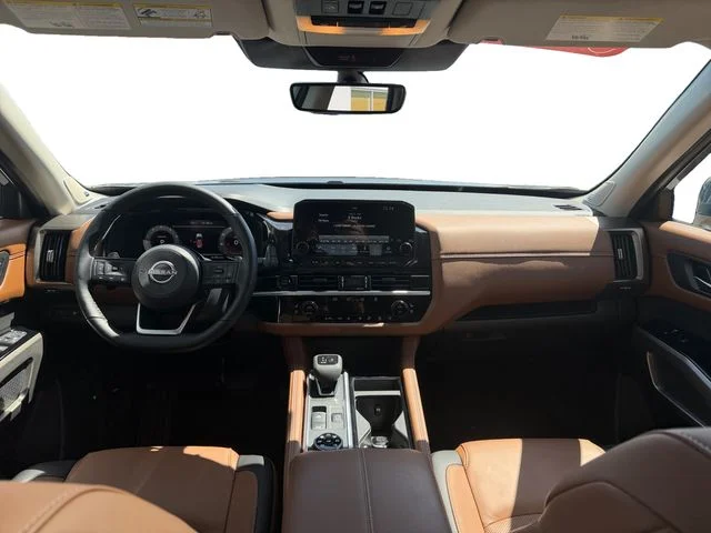 Used 2025 Gray Nissan Platinum image 5