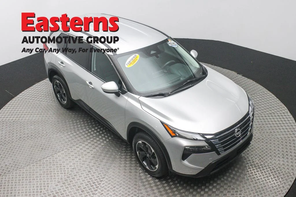 Used 2024 Silver Nissan SV image 3