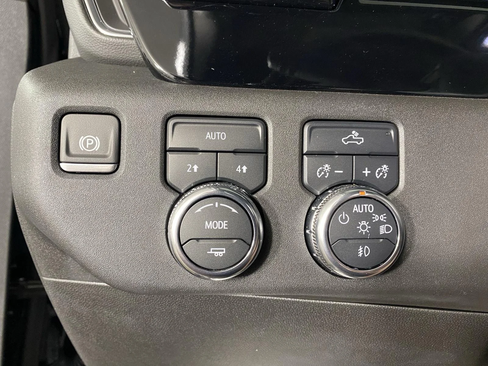 Used 2024 Onyx Black GMC Elevation image 17