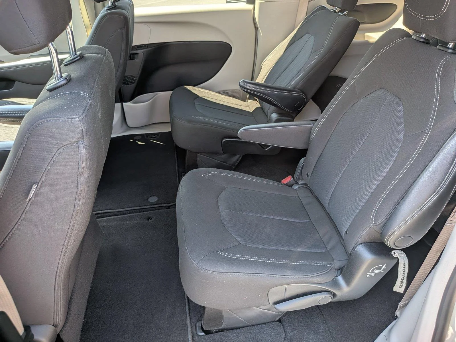 Used 2023 Bright White Clearcoat Chrysler LX image 30