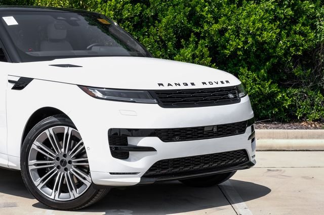 New 2026 White Land Rover Dynamic SE image 9