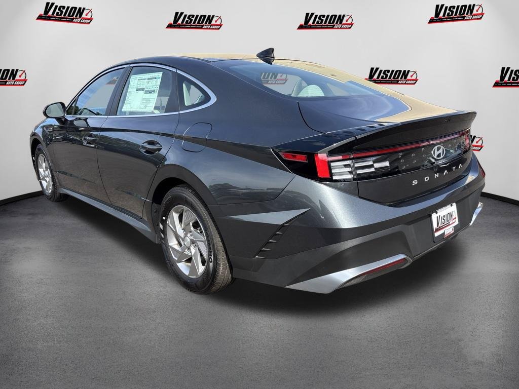 New 2026 Gray Hyundai SE image 3