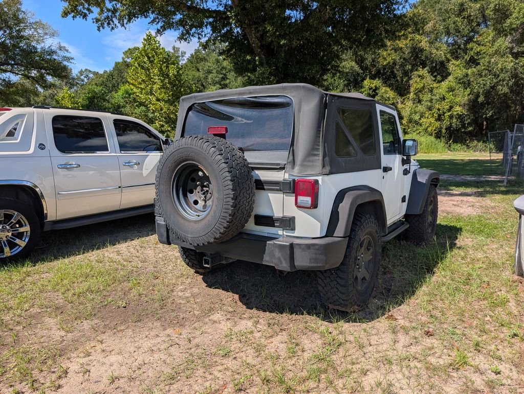 Used 2008 Green Jeep X image 4