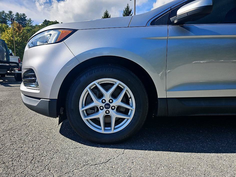 Used 2022 Silver Metallic Ford SEL image 9
