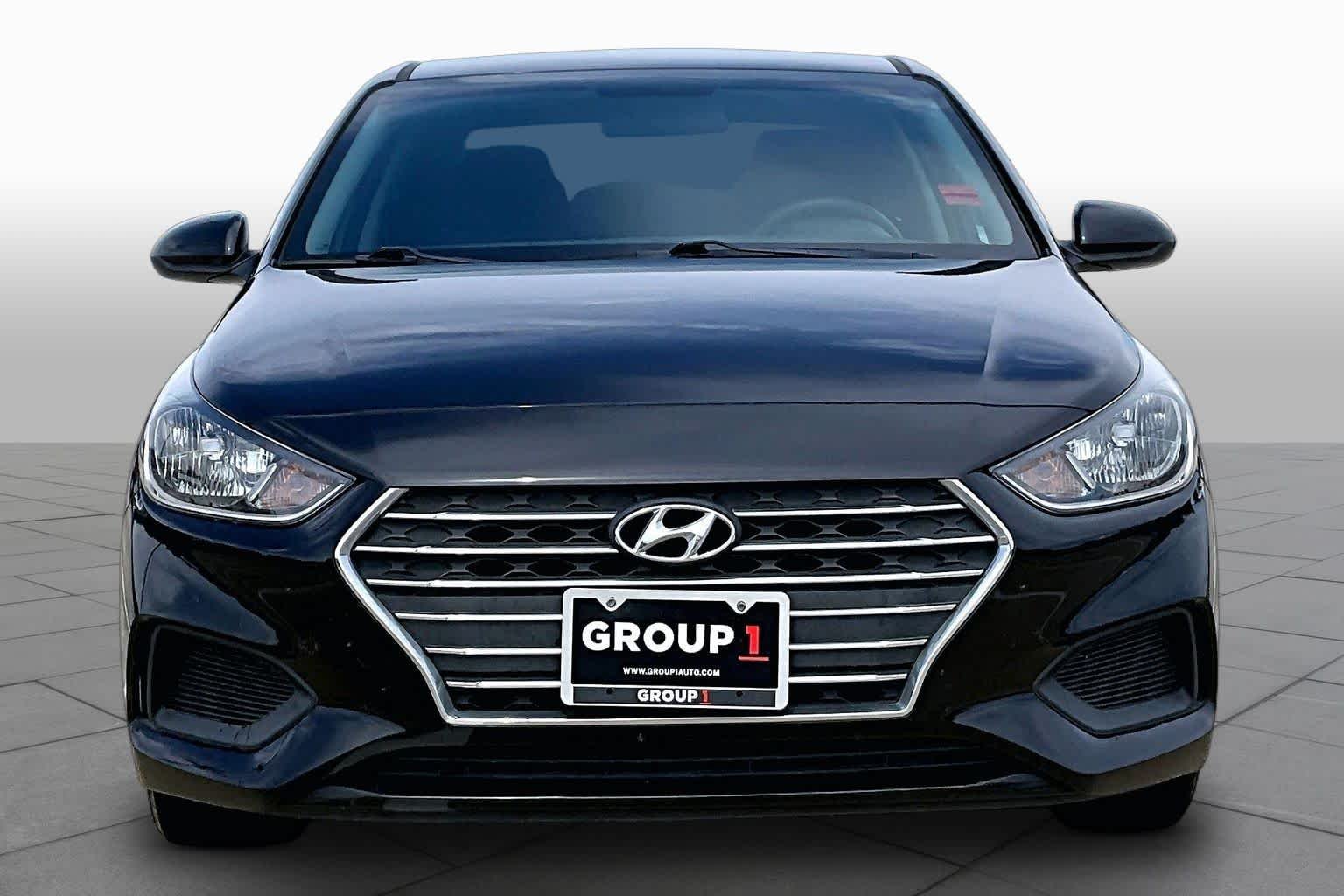 Used 2021 Absolute Black Hyundai SE image 4
