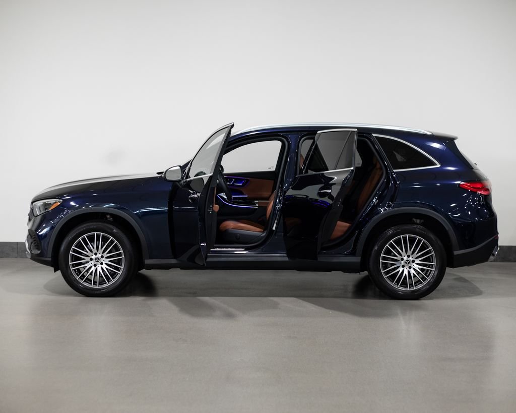 Certified Used 2023  Mercedes-Benz GLC 300 image 3