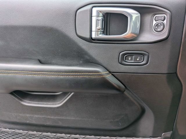 Used 2025 Gray Jeep Sahara image 27