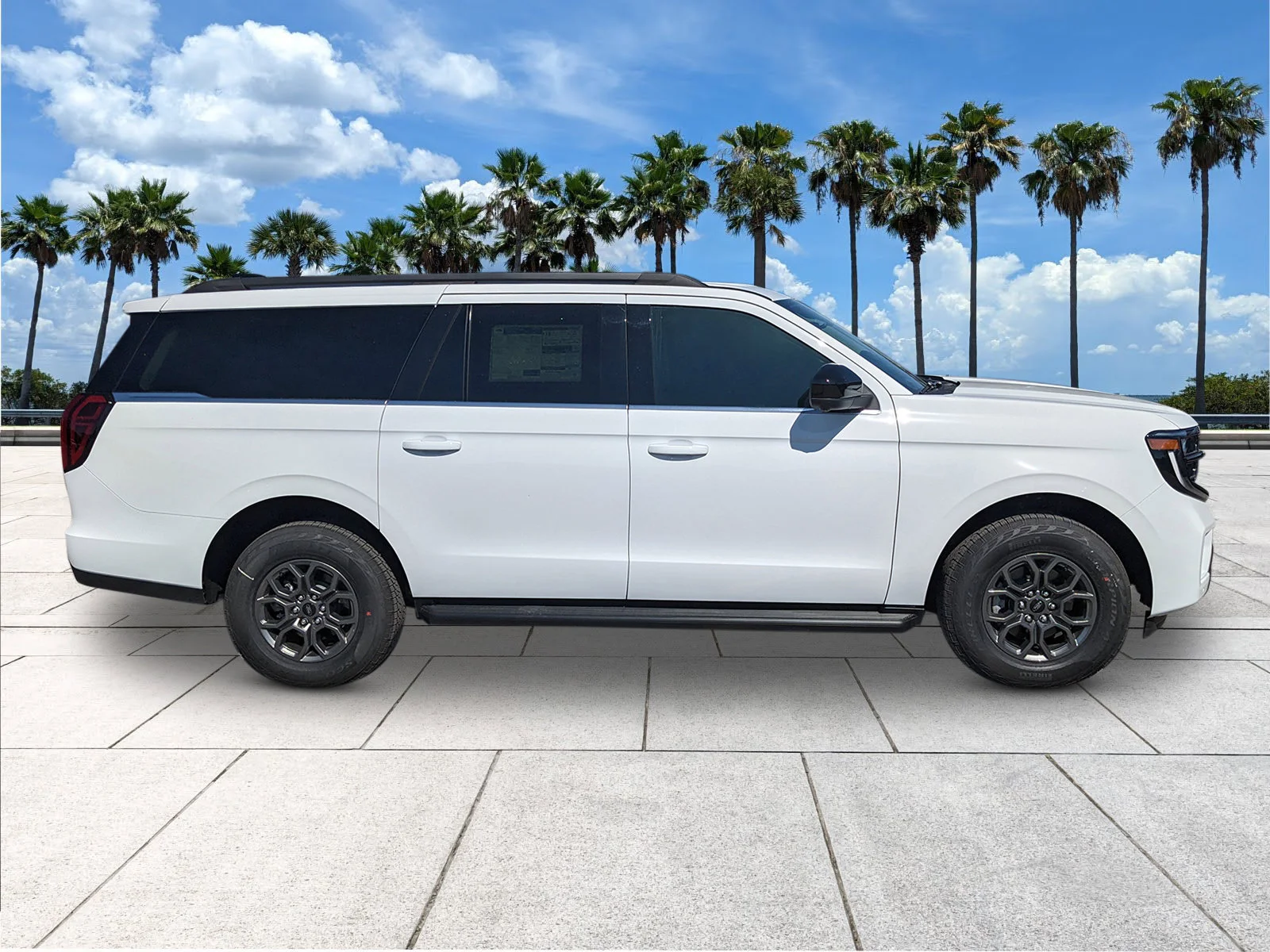 New 2025 Oxford White Ford Active MAX image 8