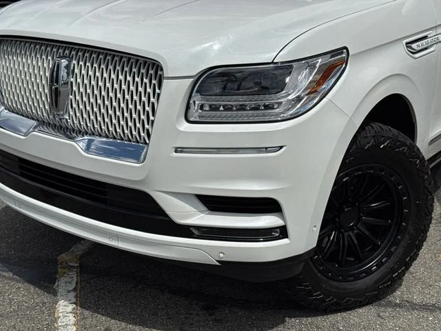 Used 2021 White Lincoln Reserve image 7