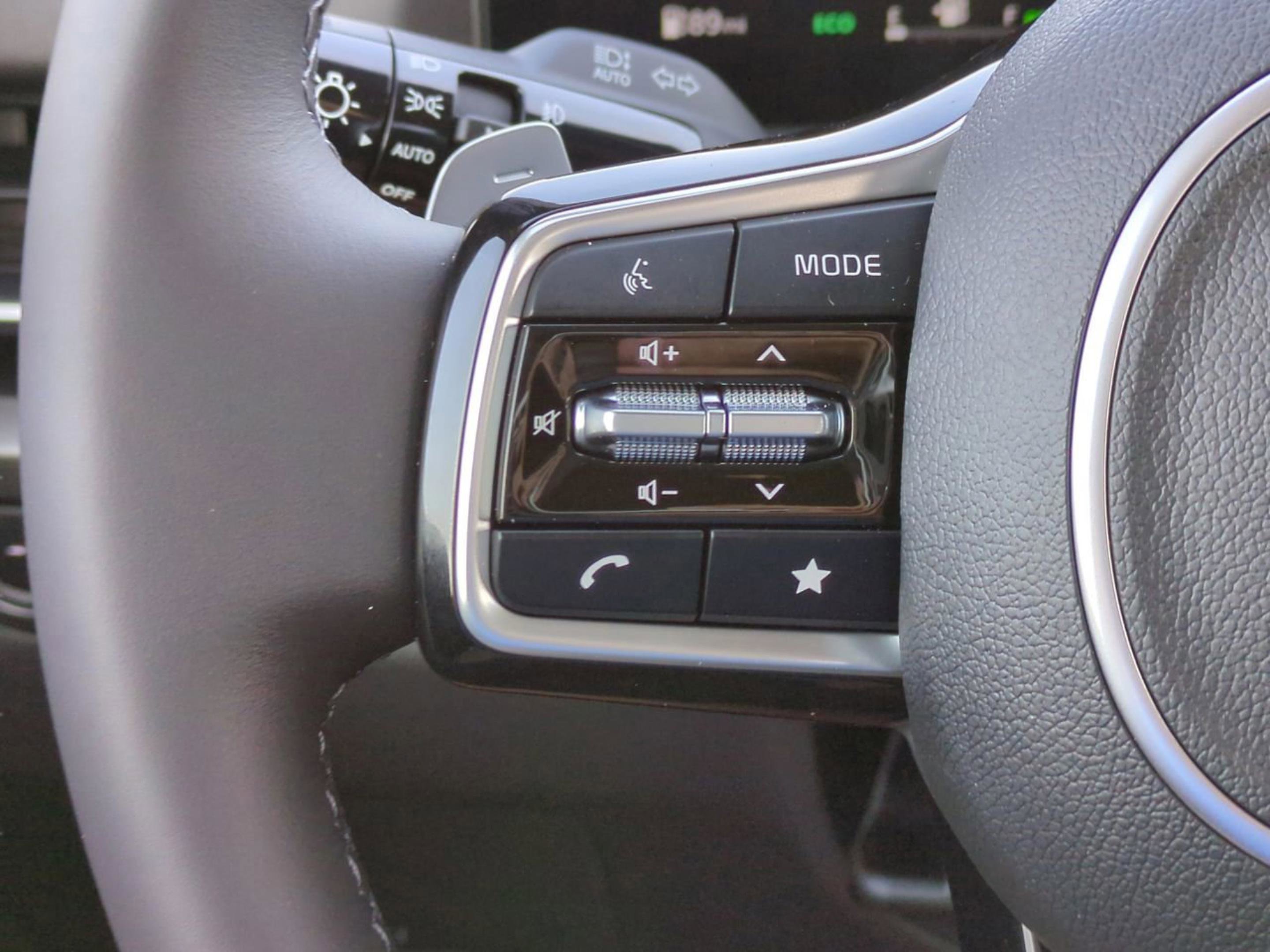 New 2026 Snow White Pearl Kia SX image 31