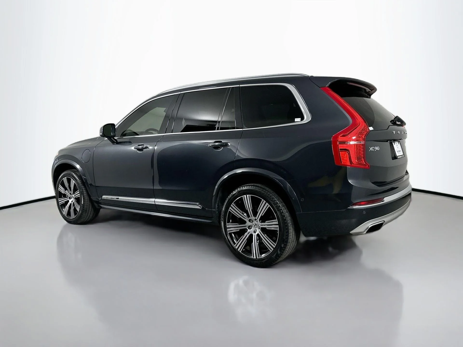 Used 2021  Volvo T8 Inscription 7 Passenger image 8
