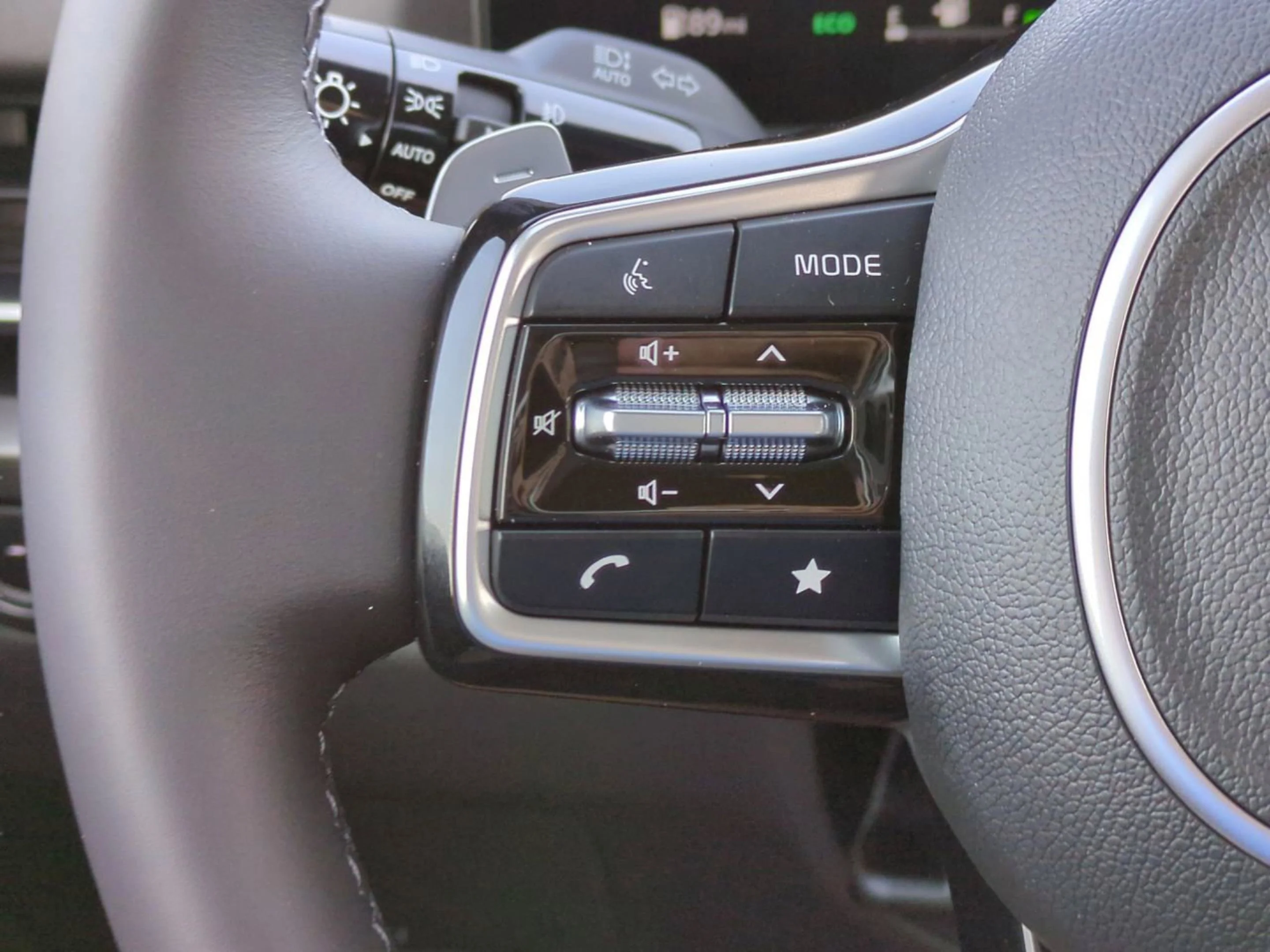 New 2026 Snow White Pearl Kia SX image 31