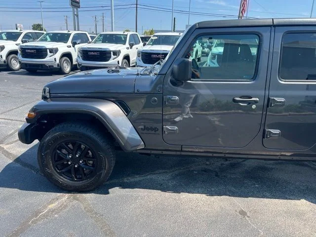 Used 2023 Gray Jeep Sport S image 9