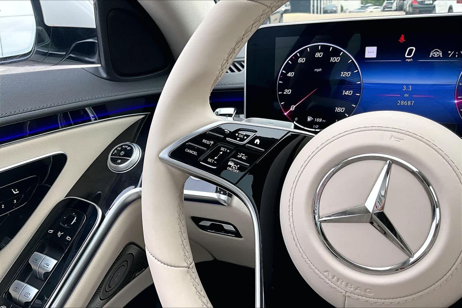 Used 2023 MANUFAKTUR Diamond White Mercedes-Benz S 500 image 24
