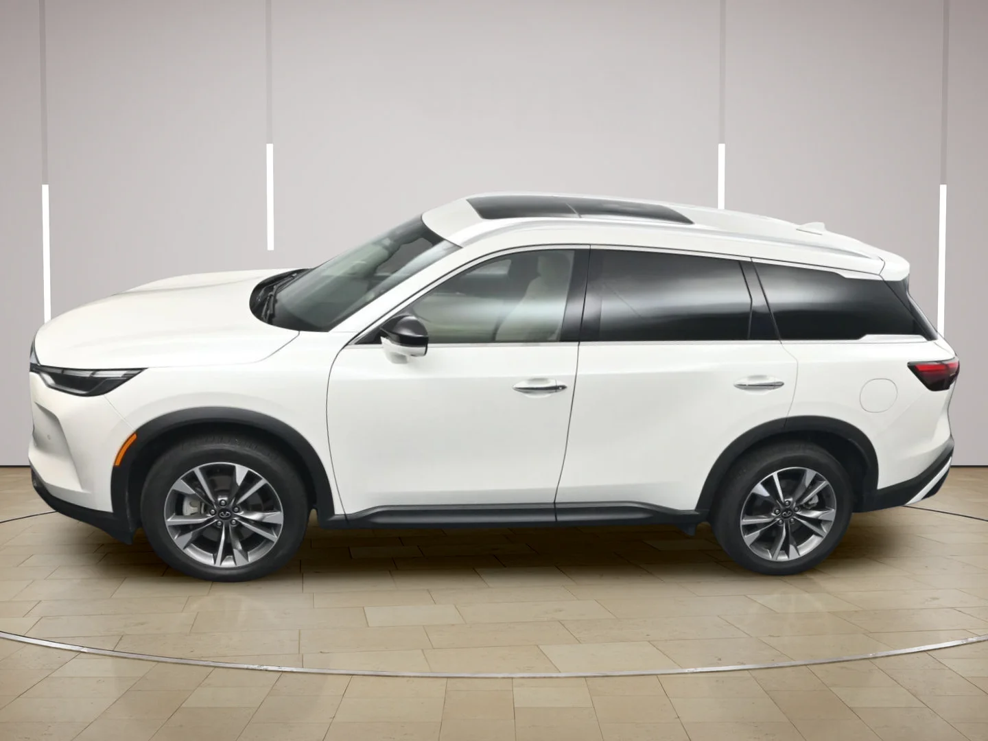 Certified Used 2025 Majestic White INFINITI LUXE image 39
