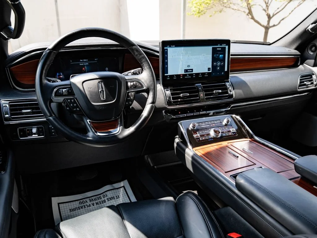 Used 2024 Infinite Black Metallic Clearcoat Lincoln Reserve image 4