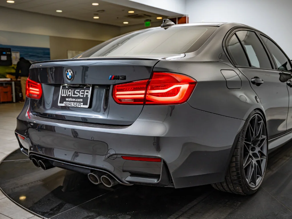 Used 2018 Mineral Gray Metallic BMW  image 18