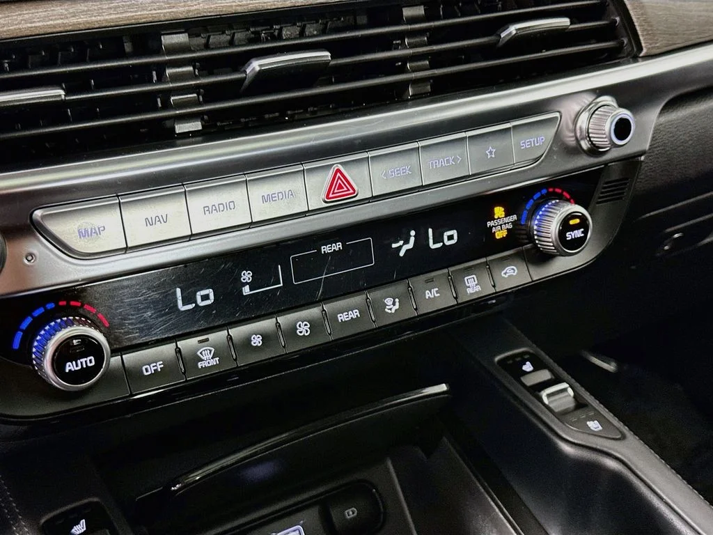 Used 2020 Ebony Black Kia EX image 17