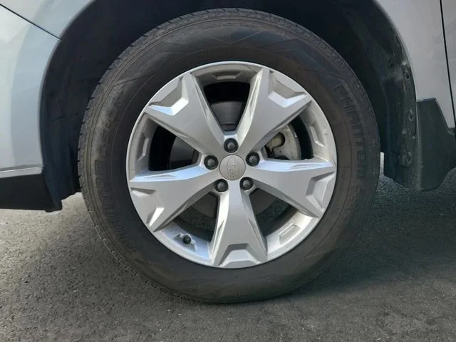 Used 2016 Silver Subaru 2.5i Premium image 8