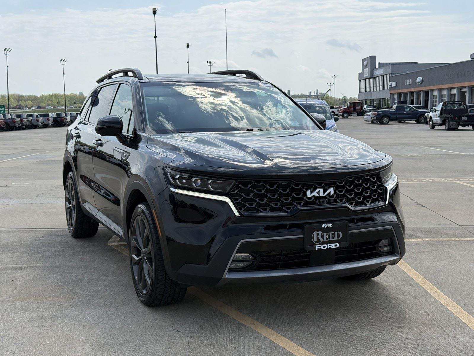Used 2023 Kia Sorento SX Prestige with VIN 5XYRKDLF8PG240183 for sale in Kansas City
