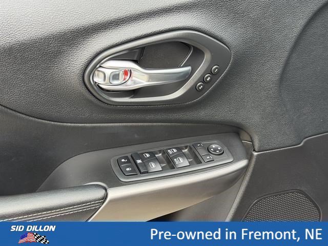 Used 2020 Diamond Black Crystal Pearlcoat Jeep Limited image 12
