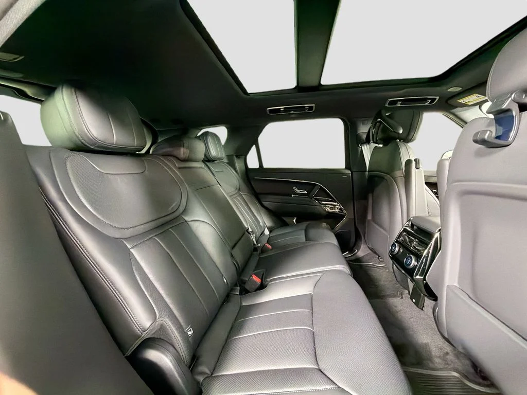 New 2026 Fuji White Land Rover Dynamic SE image 29