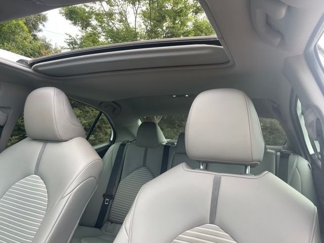 Used 2020 White Toyota SE image 11