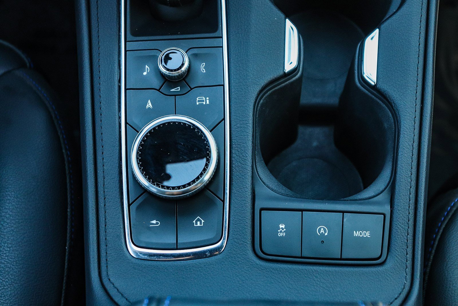 2024 Cadillac XT4 Sport - Photo 18