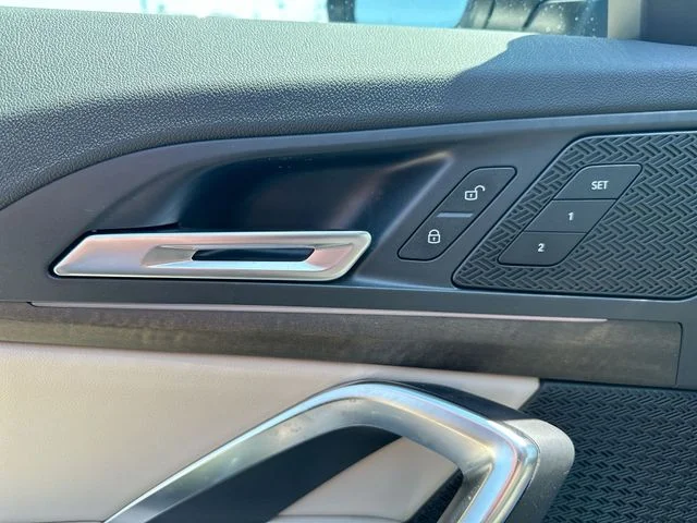 Used 2023 Green BMW xDrive28i image 46