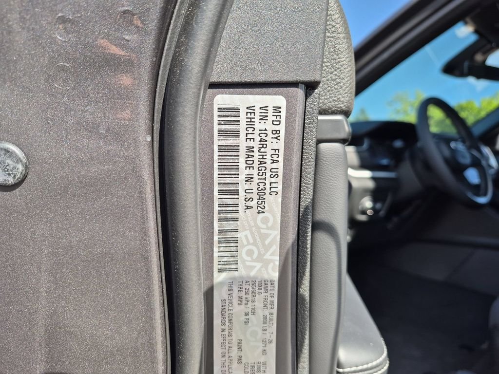 New 2026 Baltic Gray Metallic Clear-Coat Exterior Paint Jeep Laredo image 28