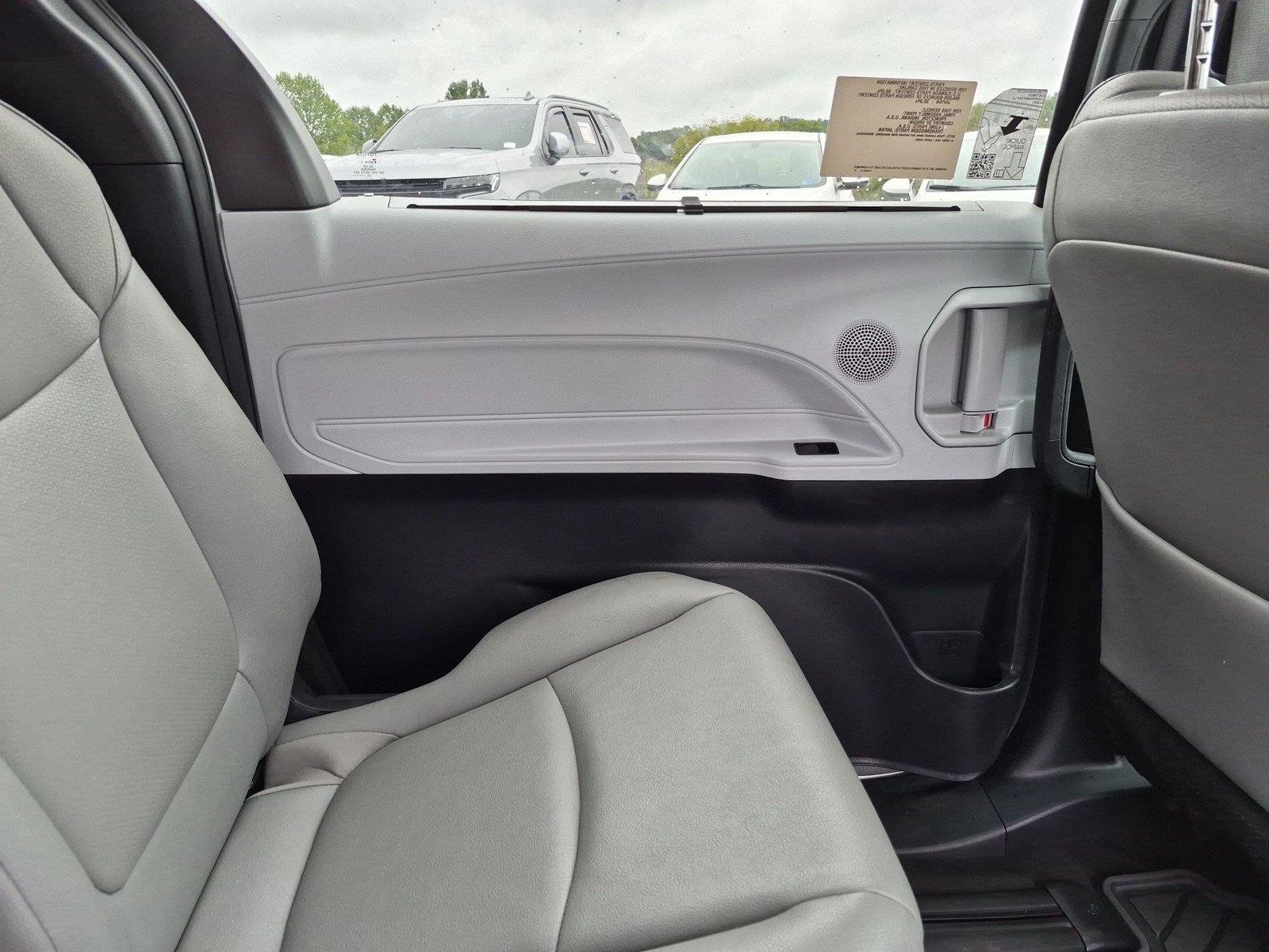Used 2025 Wind Chill Pearl Toyota XLE image 31