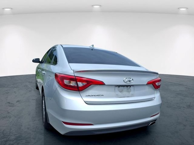 Used 2015 Silver Hyundai SE image 20