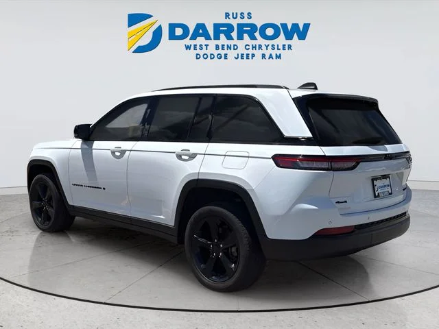 Used 2023 White Jeep Limited image 3