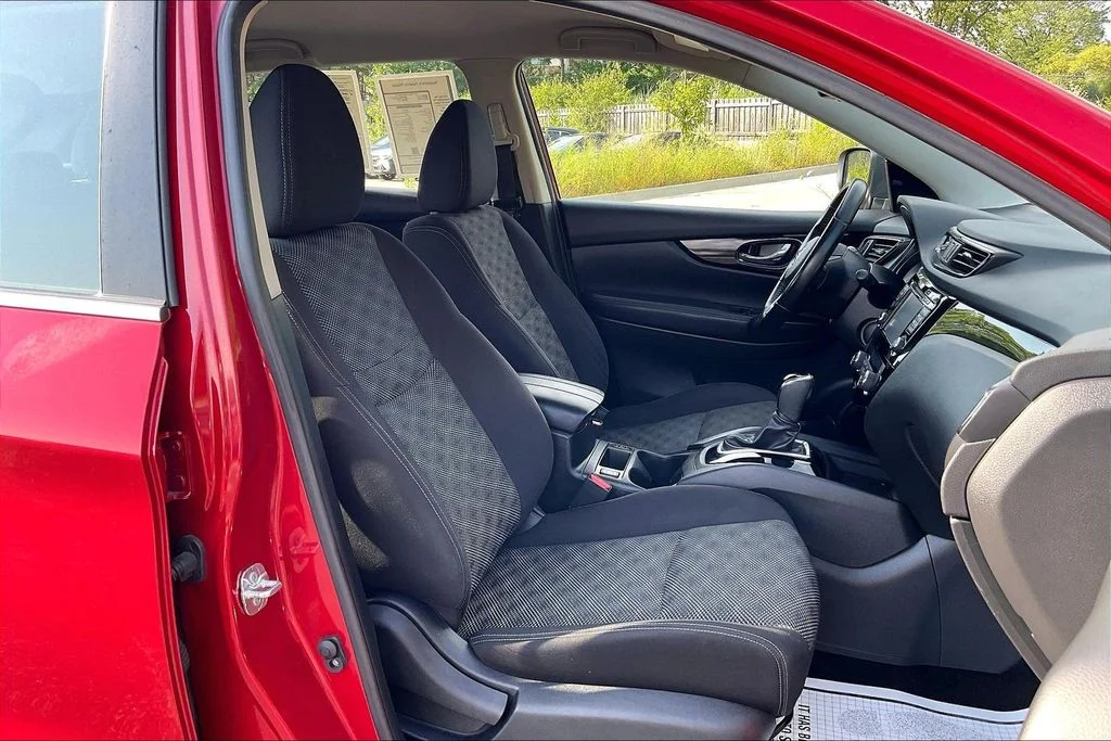 Used 2017 Red Nissan SV image 7