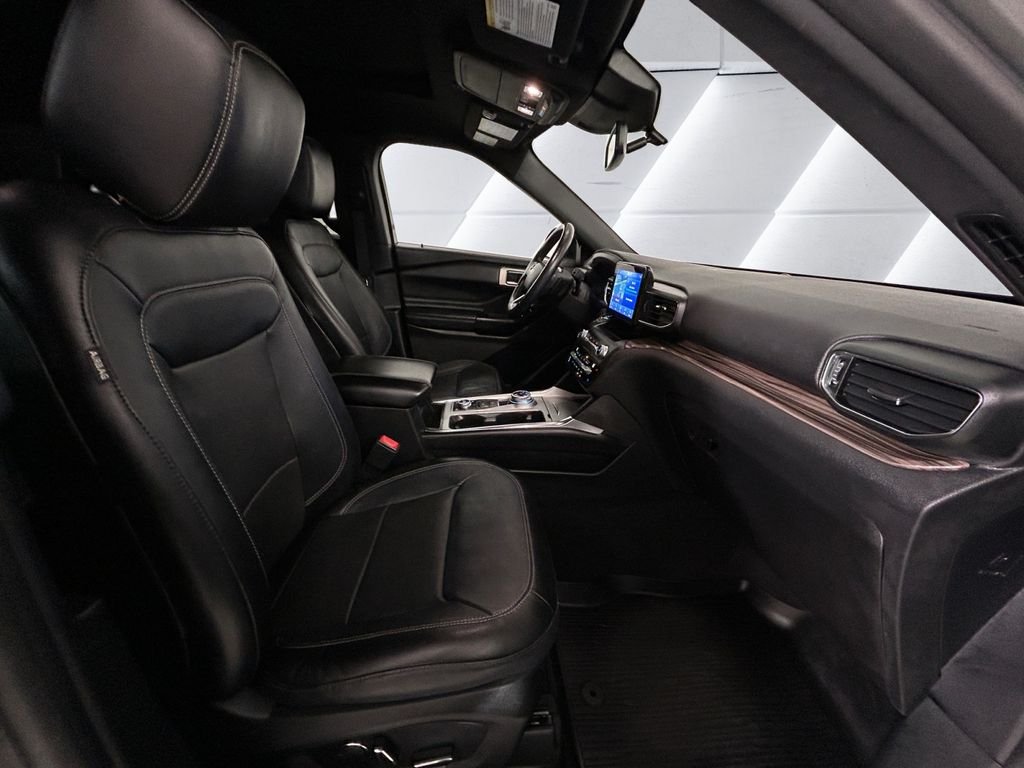 Used 2020 Green Ford Limited image 13
