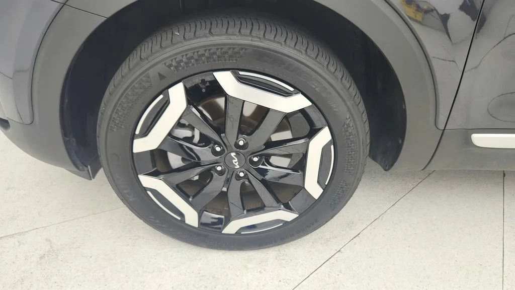 Used 2025 Gray Kia S image 30