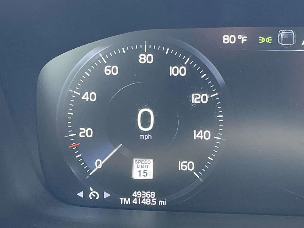 Used 2022 Thunder Grey Metallic Volvo R-Design Expression image 15