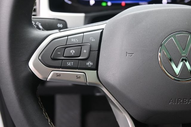 Used 2022 White Volkswagen 3.6L V6 SE w/Technology image 7