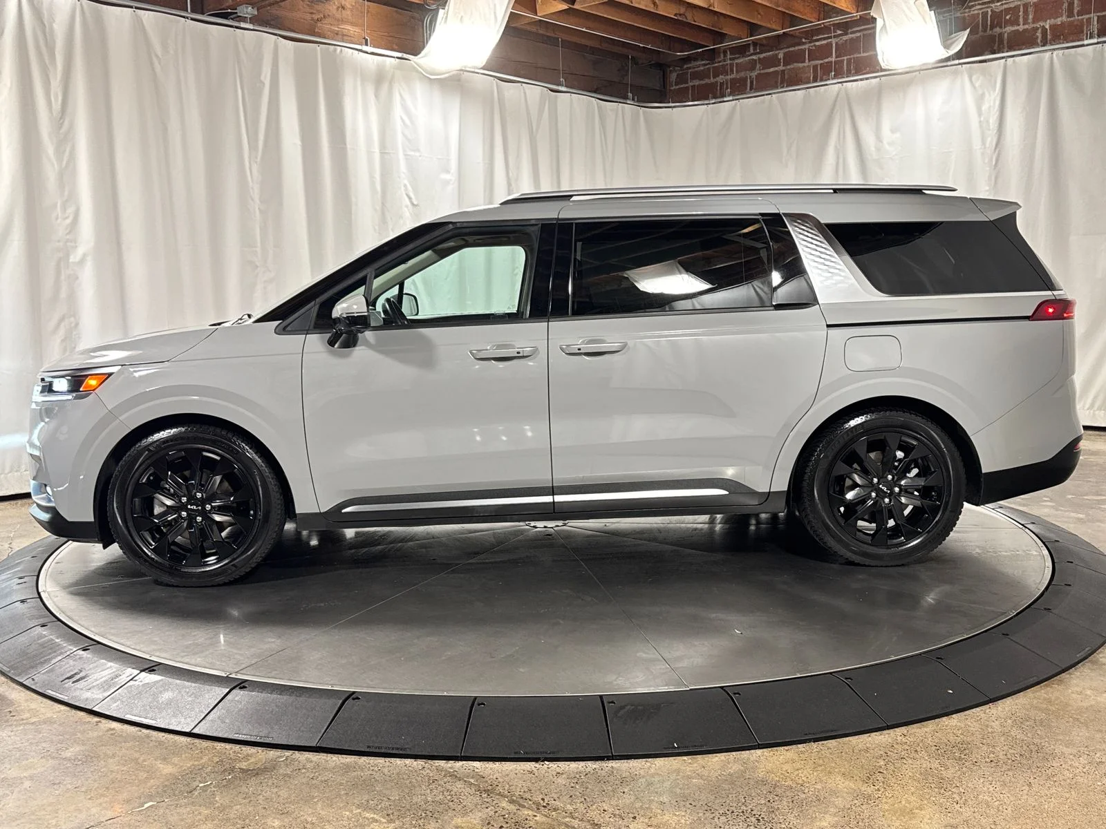 Used 2022 Ceramic White Kia SX Prestige image 8