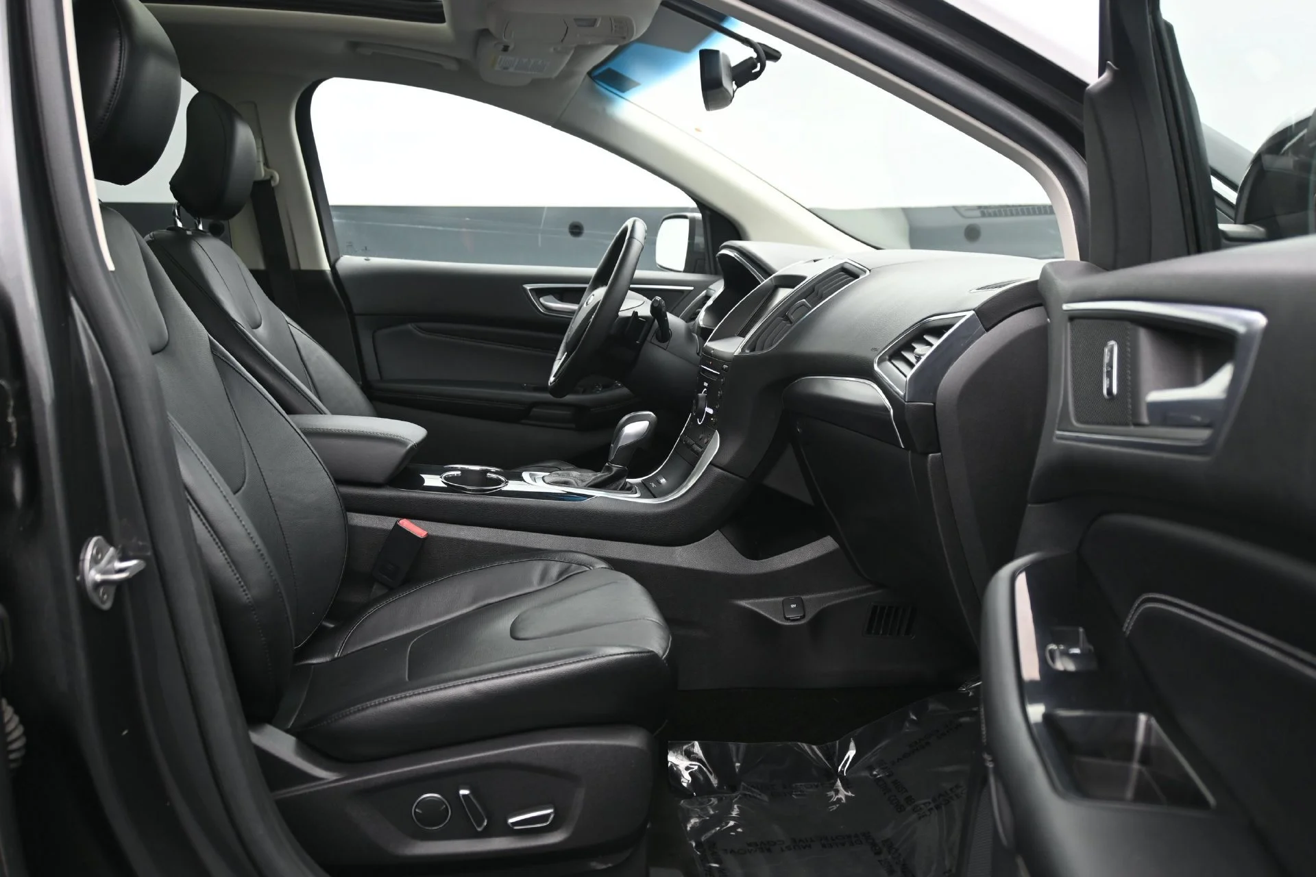 Used 2015  Ford 4D WAGON TITANIUM AWD image 13