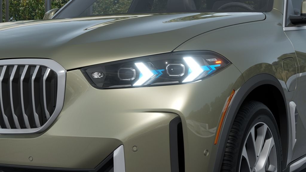 New 2026 Manhattan Green Metallic BMW xDrive50e image 29